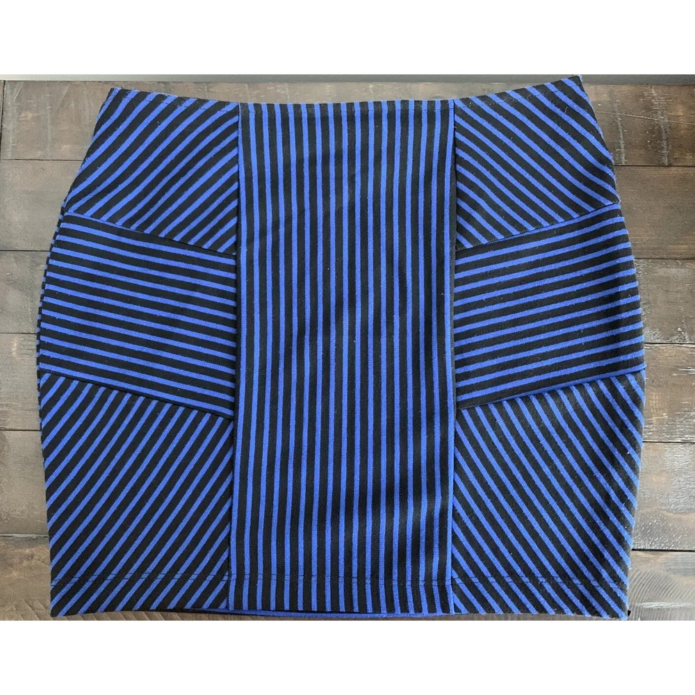 BCX Striped Mini Skirt Size Large Stretch Knit Pull-On,‎ Runs Small 0171